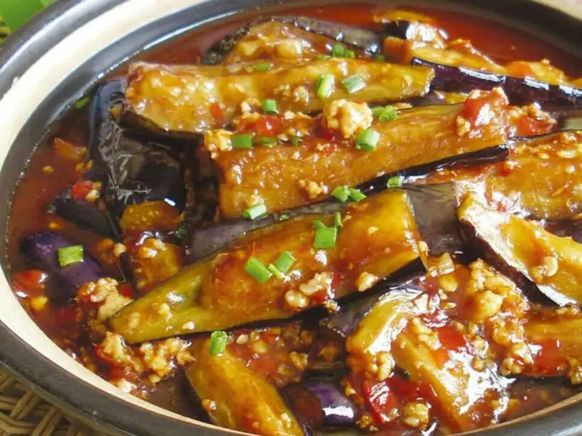 Braised eggplant in savoury sauce